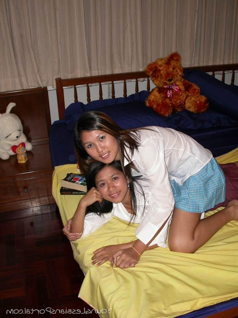 12P Lesbian sex action filled with lots of pussy licking and finger fucking action w