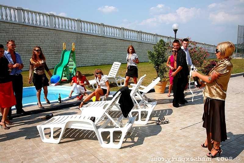 19P European glamour babes share dildos at a poolparty