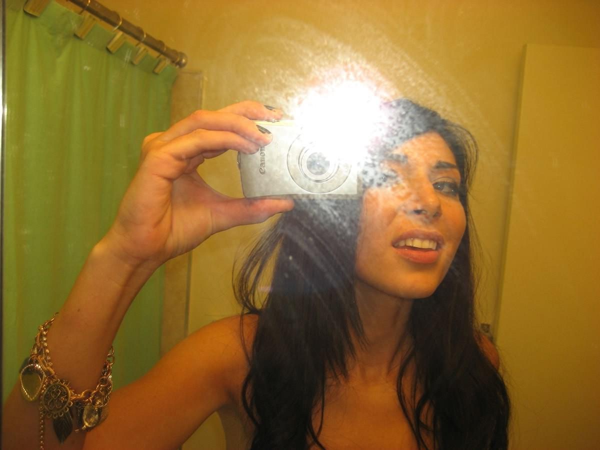 18P Brunette girlfriend takes her pics in the mirror