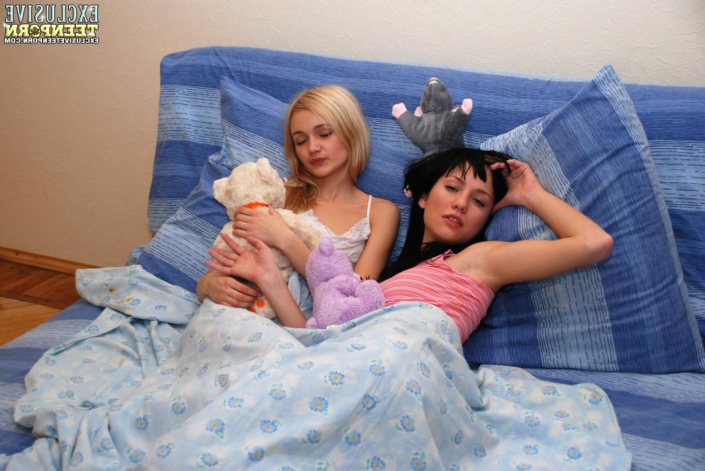 20P Neat lesbian teenies