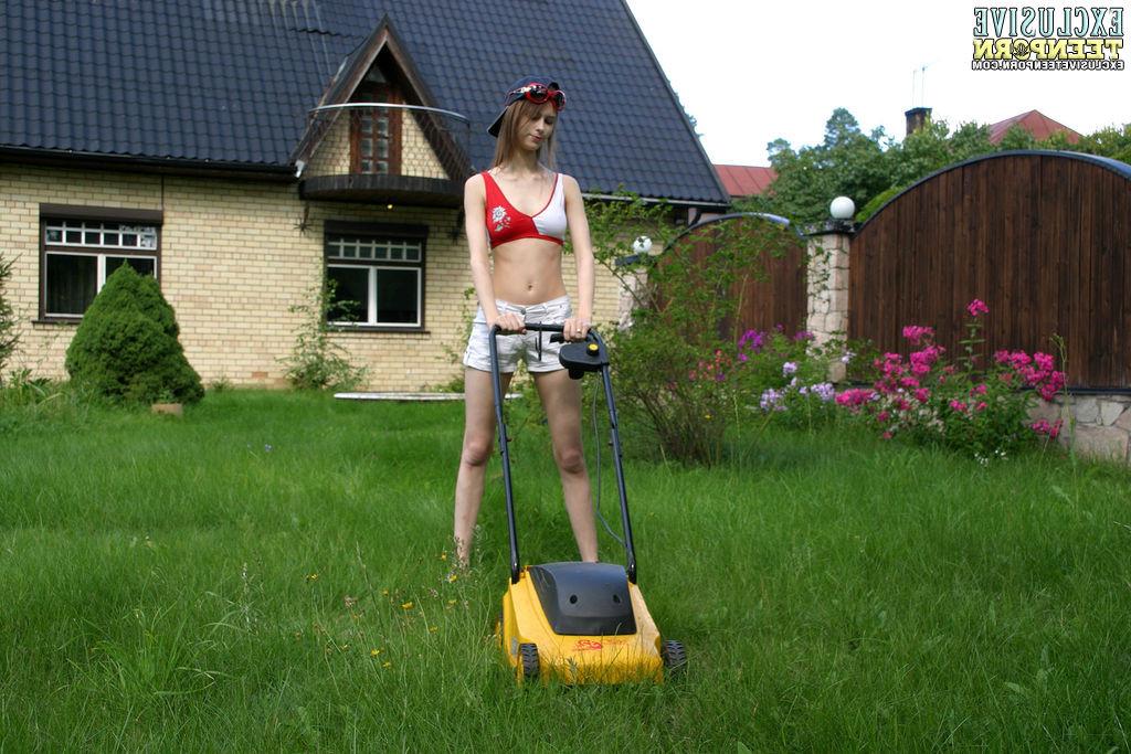 20P Hot female teen