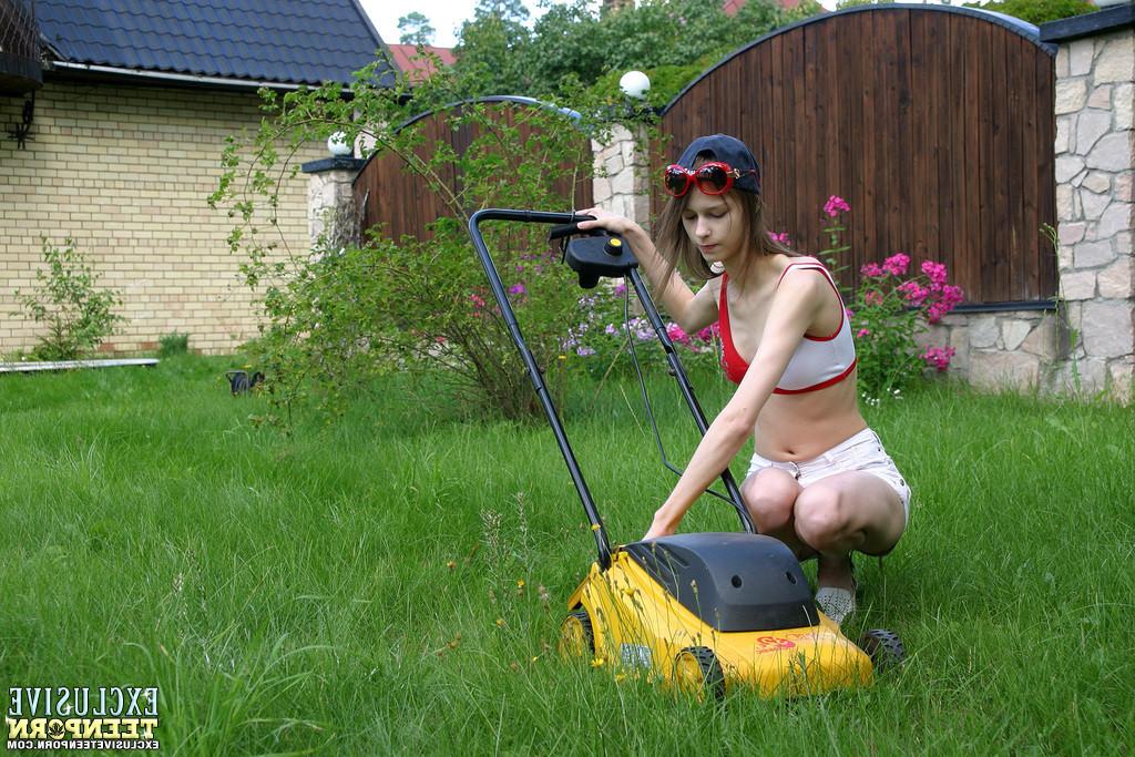 20P Hot female teen