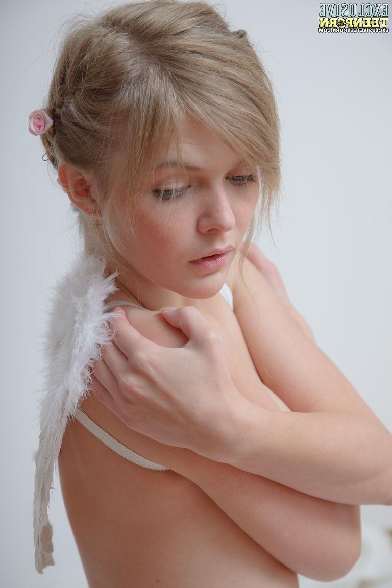 20P Lovely nude angel