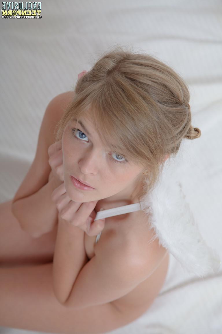 20P Lovely nude angel