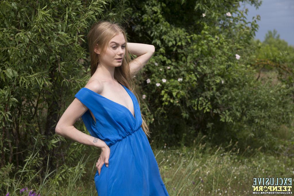 20P Sexy shapes outdoors