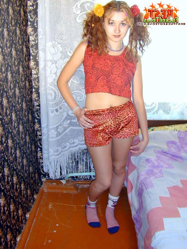 18P Curly teen showing pussy