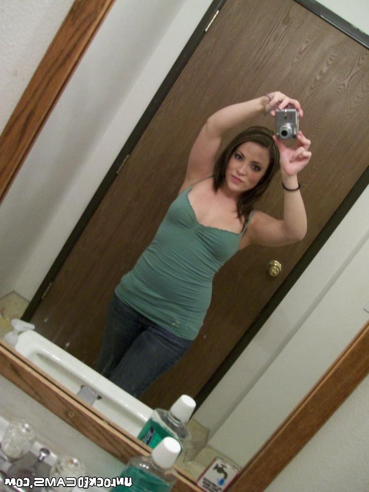 15P Carmen showing big boobs and ass in the mirror