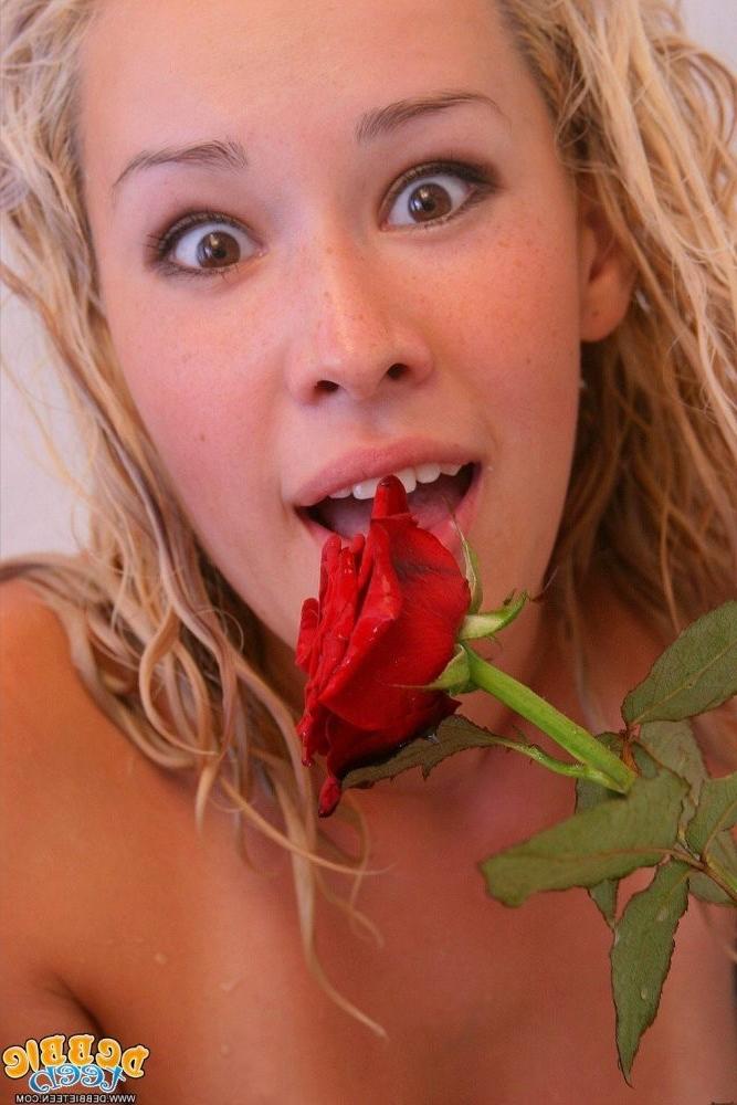 15P Gorgeous &amp;amp; young teen Debbie posing naked with red rose