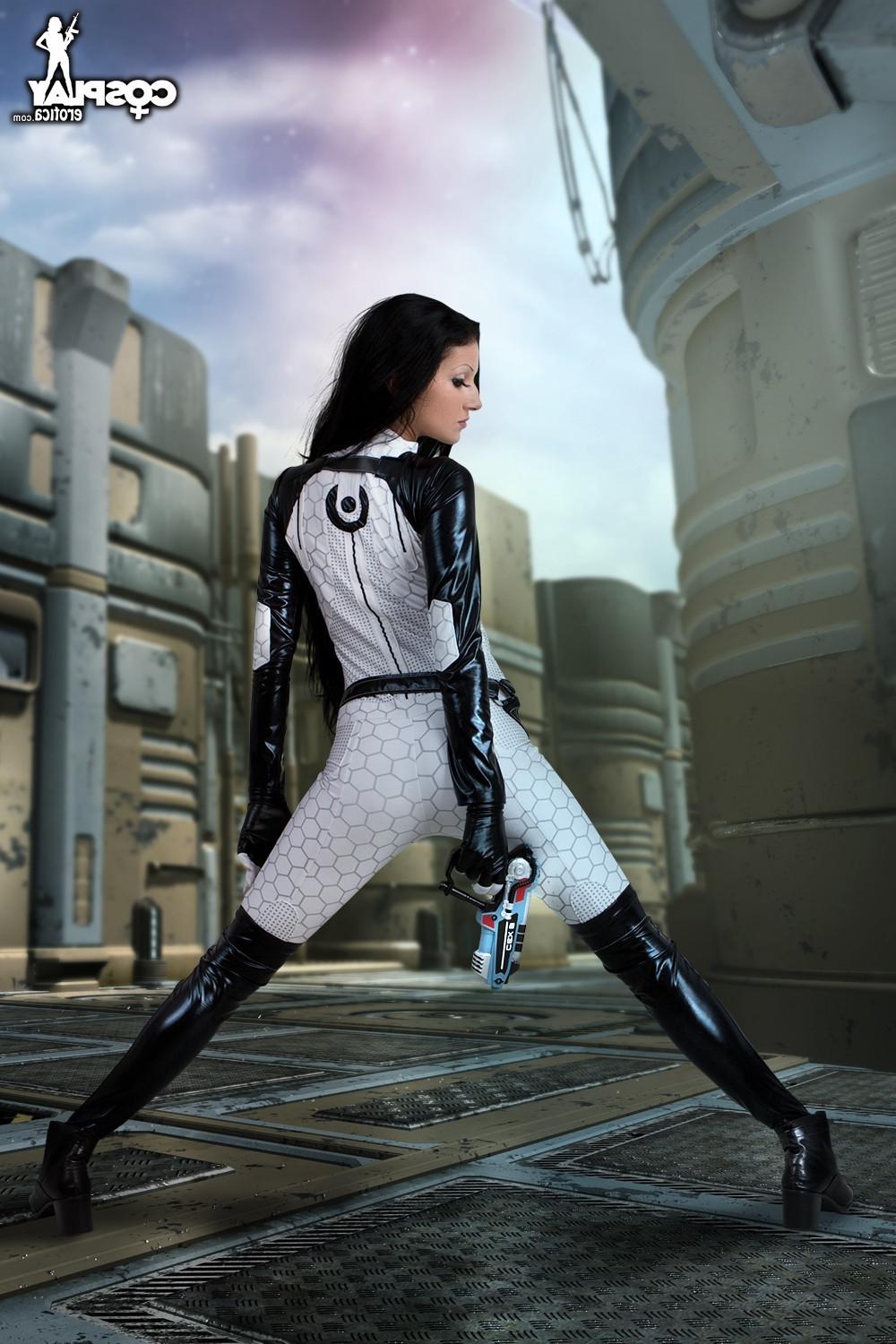 12P Zorah is Miranda Lawson character from Mass Effect game