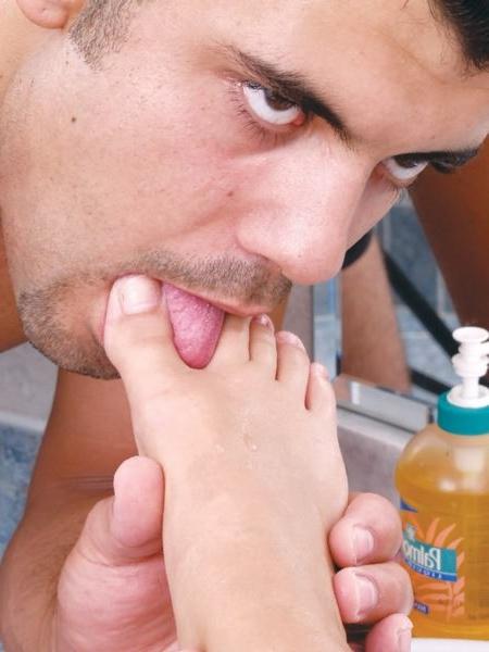 16P Bathroom foot licking and sucking foreplay