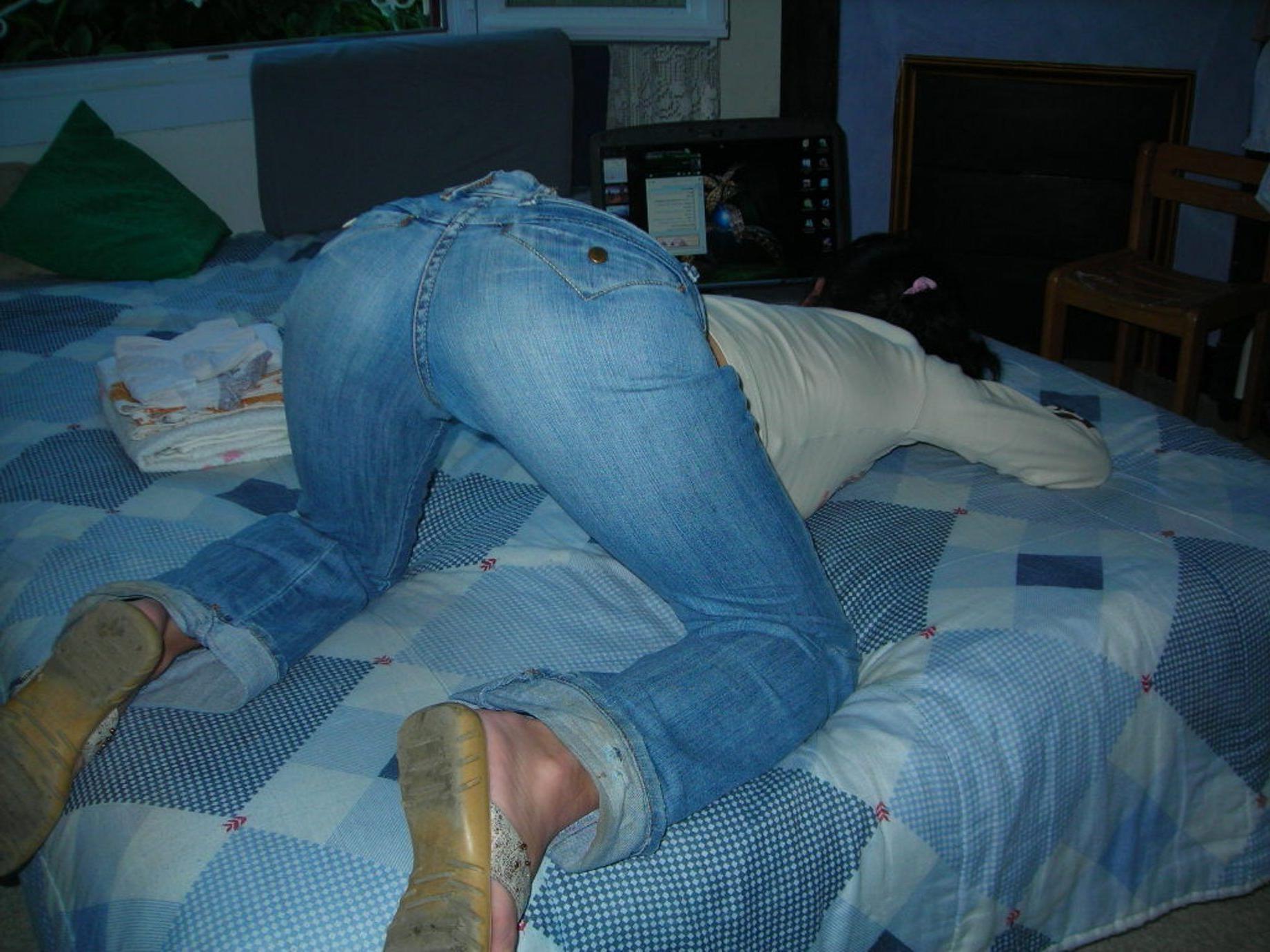 16P Amateur collection of lovely teens teases in very tight jeans