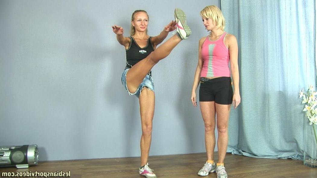 15P Naked yoga lesson turns lesbian oral sex