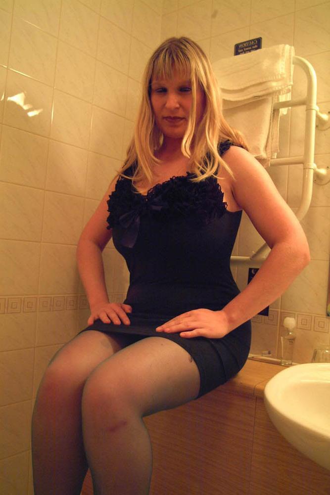 15P Black pantyhose blonde in bathroom