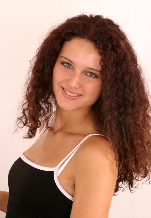 15P Beautiful curly babe with hairy pit