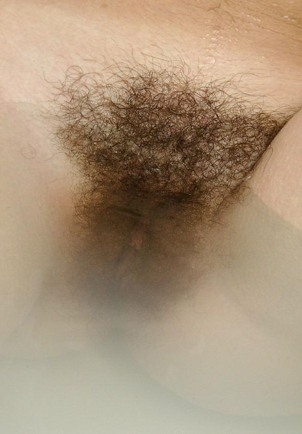 15P Armpits and pussy hirsute bathing