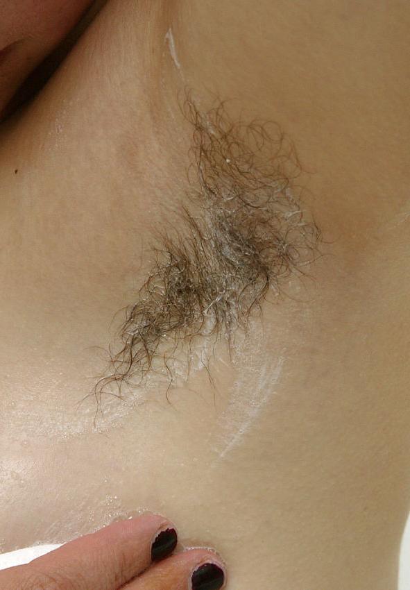 15P Armpits and pussy hirsute bathing