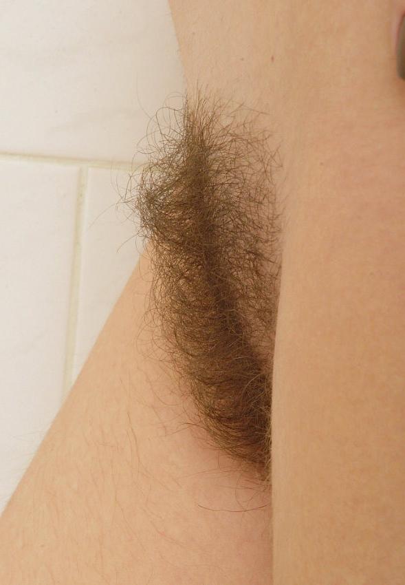 15P Lonely redhead bathing hairy pussy