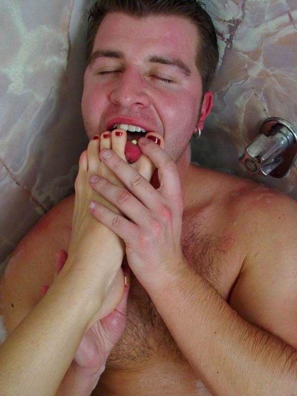 15P Gorgeous coed foot jerking in bath