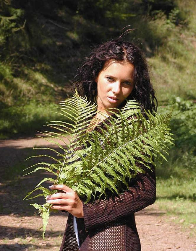 20P Awesome curly gal stripping outdoor