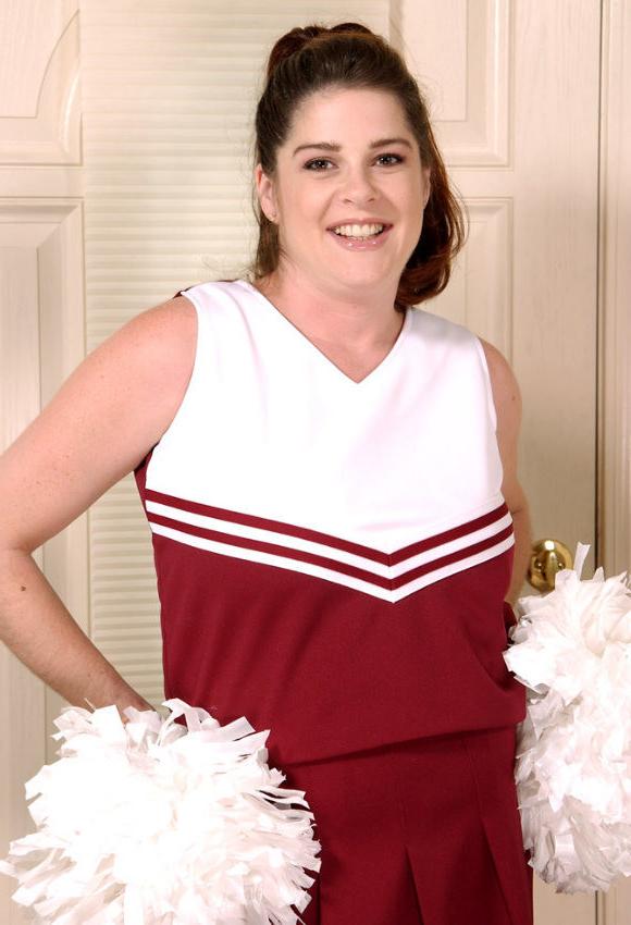 20P Cute pregnant cheerleader shows ass