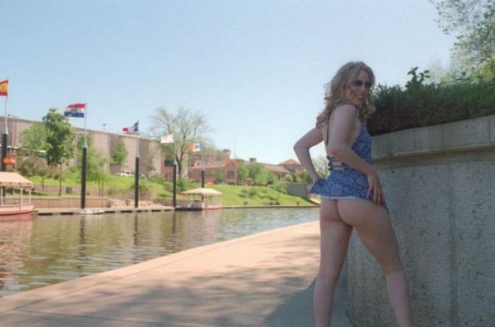 20P Curly blonde shows her tits outdoor
