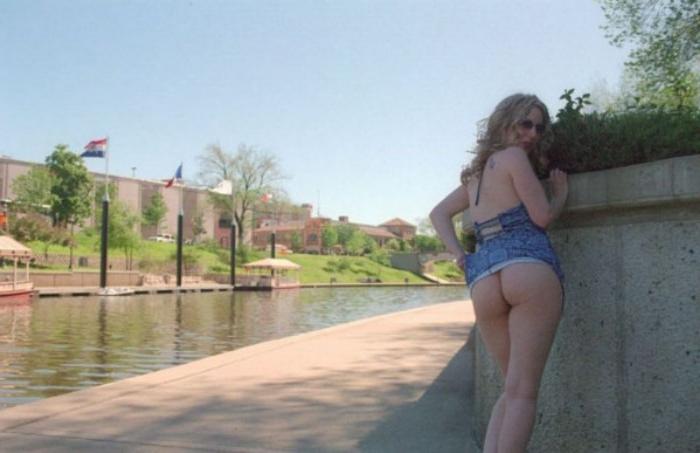 20P Curly blonde shows her tits outdoor