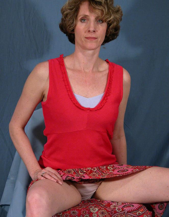 20P Curly mature beauty showing upskirt