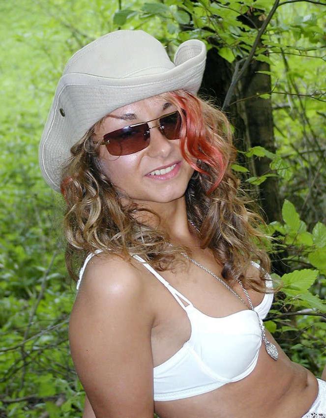 20P Curly exposing tiny boobies outdoor