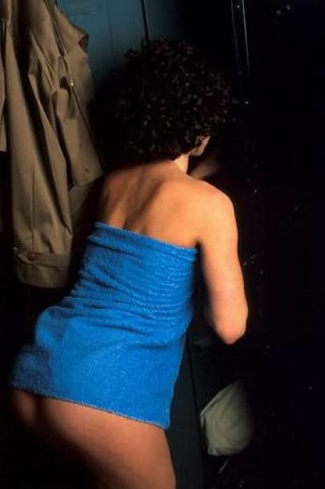 20P Angelic curly naked in dressingroom