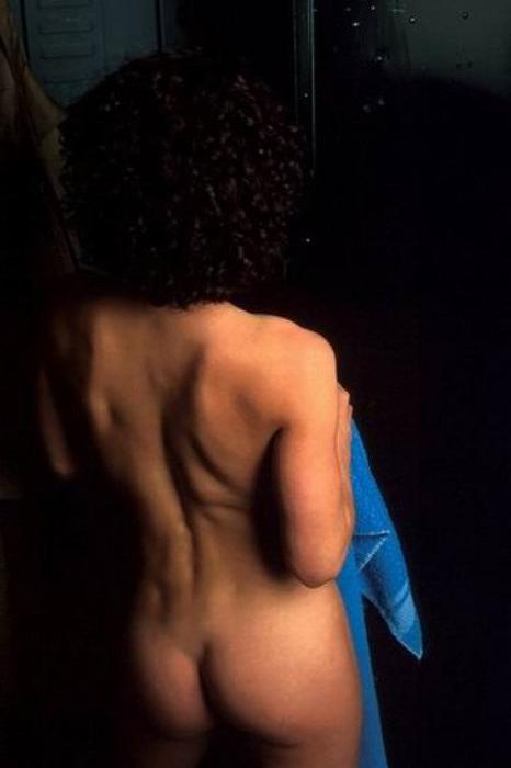 20P Angelic curly naked in dressingroom