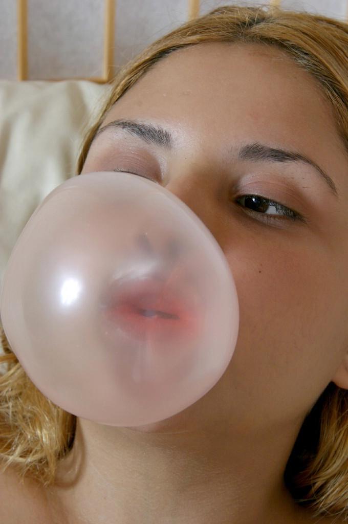 16P Bubble blowing bimbo plays with her naked body
