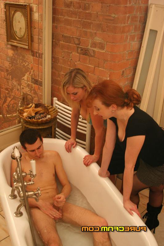 16P Clothed girls jerking off a guy in a tub