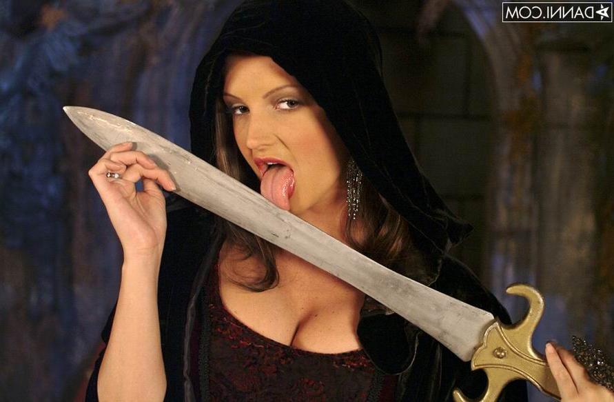 16P Sanra Shine in medieval outfit wearing spider stockings