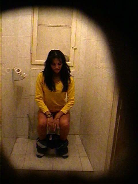 15P Sneaky bathroom piss cams