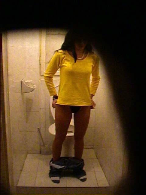 15P Sneaky bathroom piss cams