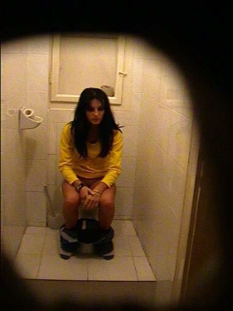 15P Sneaky bathroom piss cams