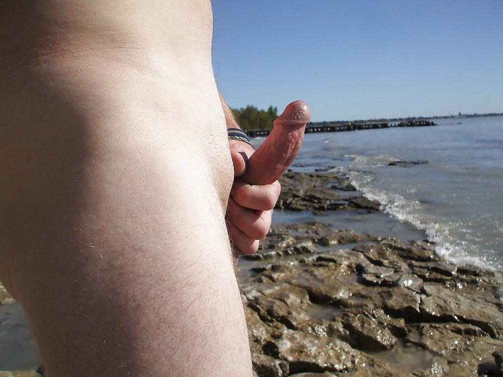8P LAKEFRONT NUDITY!