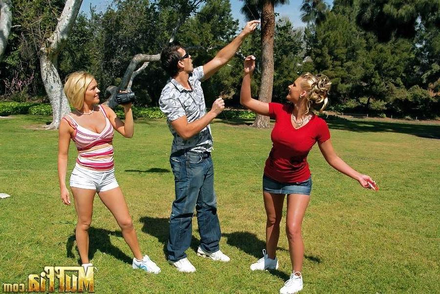 16P Krissy Lynn in a threeway with Phoenix Marie