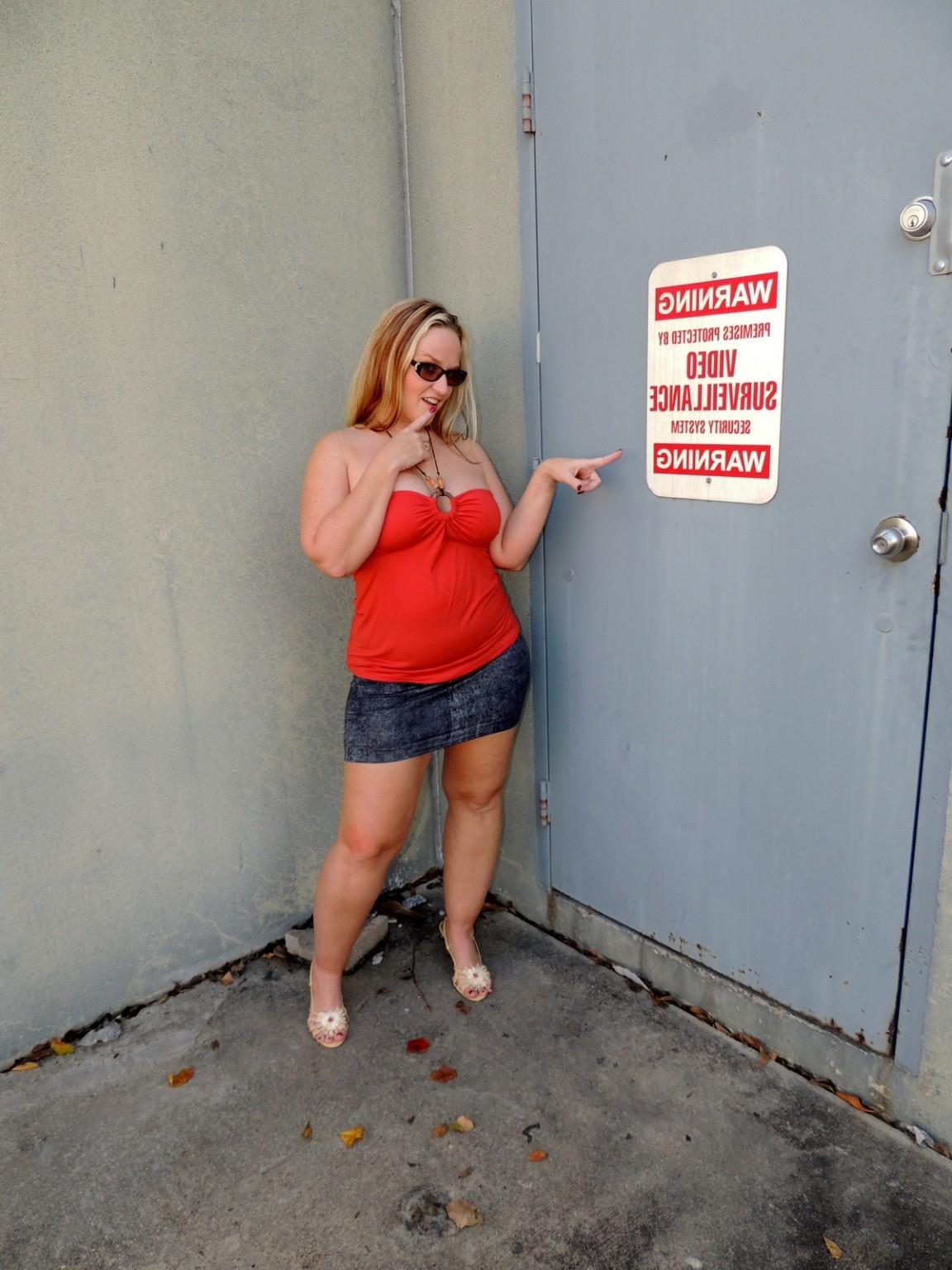 17P Thick Wife Dildo in Public