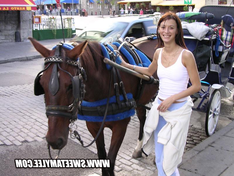 14P Long-haired cutie Sweet Amylee flashing her tits in public