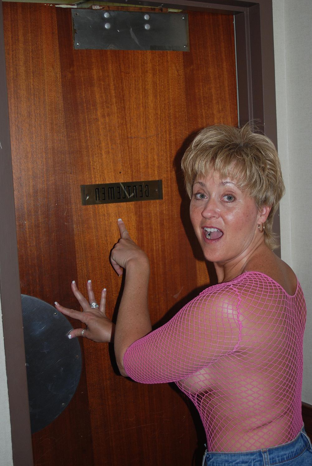 16P Bathroom Blowjob