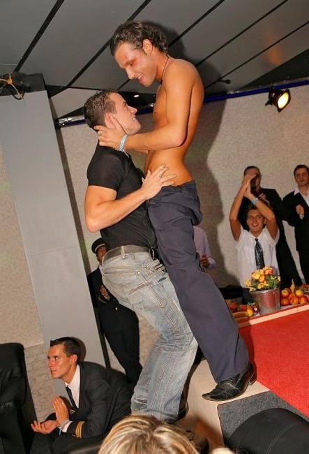 16P no holes barred at this wild bisexual party