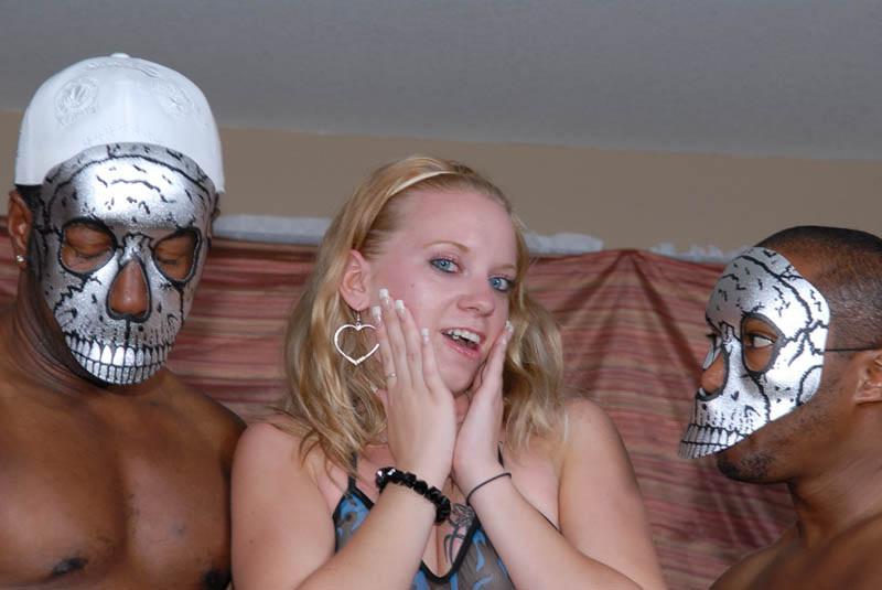 17P A blonde bimbo gets fucked