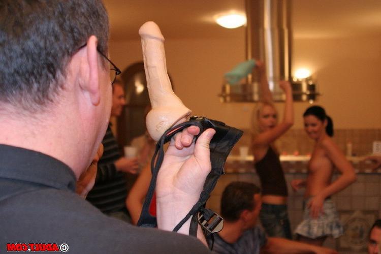 20P Bisexual ladies get nasty at wild hardcore party
