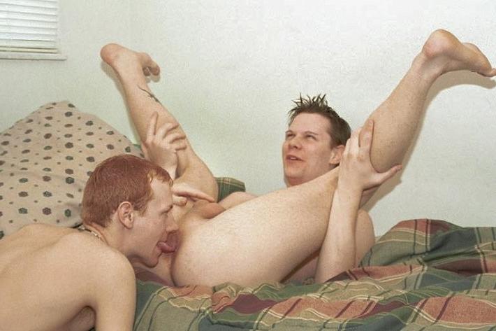20P Red haired twink enjoys sucking and drilling his bareback friend