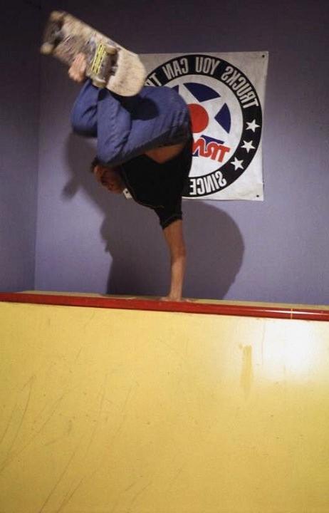 19P A long cock skateboarder stripping and showing and jerking off