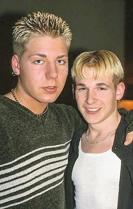 20P Fair haired twinks enjoy sucking and riding and shooting gusto
