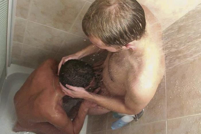 20P Blond and dark haired twinks kiss and suck passion in a shower