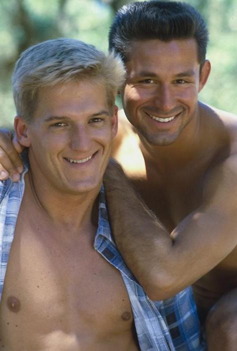 20P Blond and dark haired muscles showing off outdoors