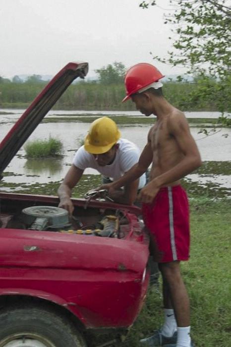 6P Eastern workers enjoy their mutual sweet jerking in the open air